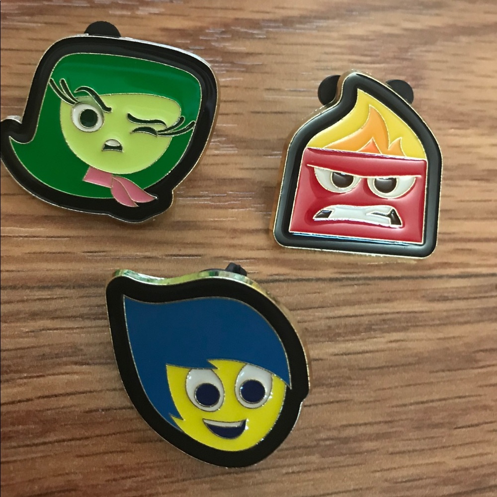 Disney pins